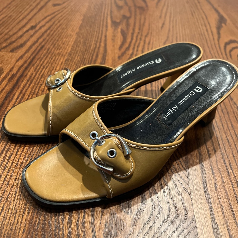 Etienne aigner heels